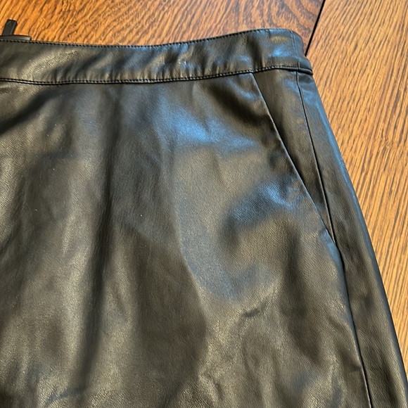 Vince Camuto Black Mini Skirt - Picture 2 of 5